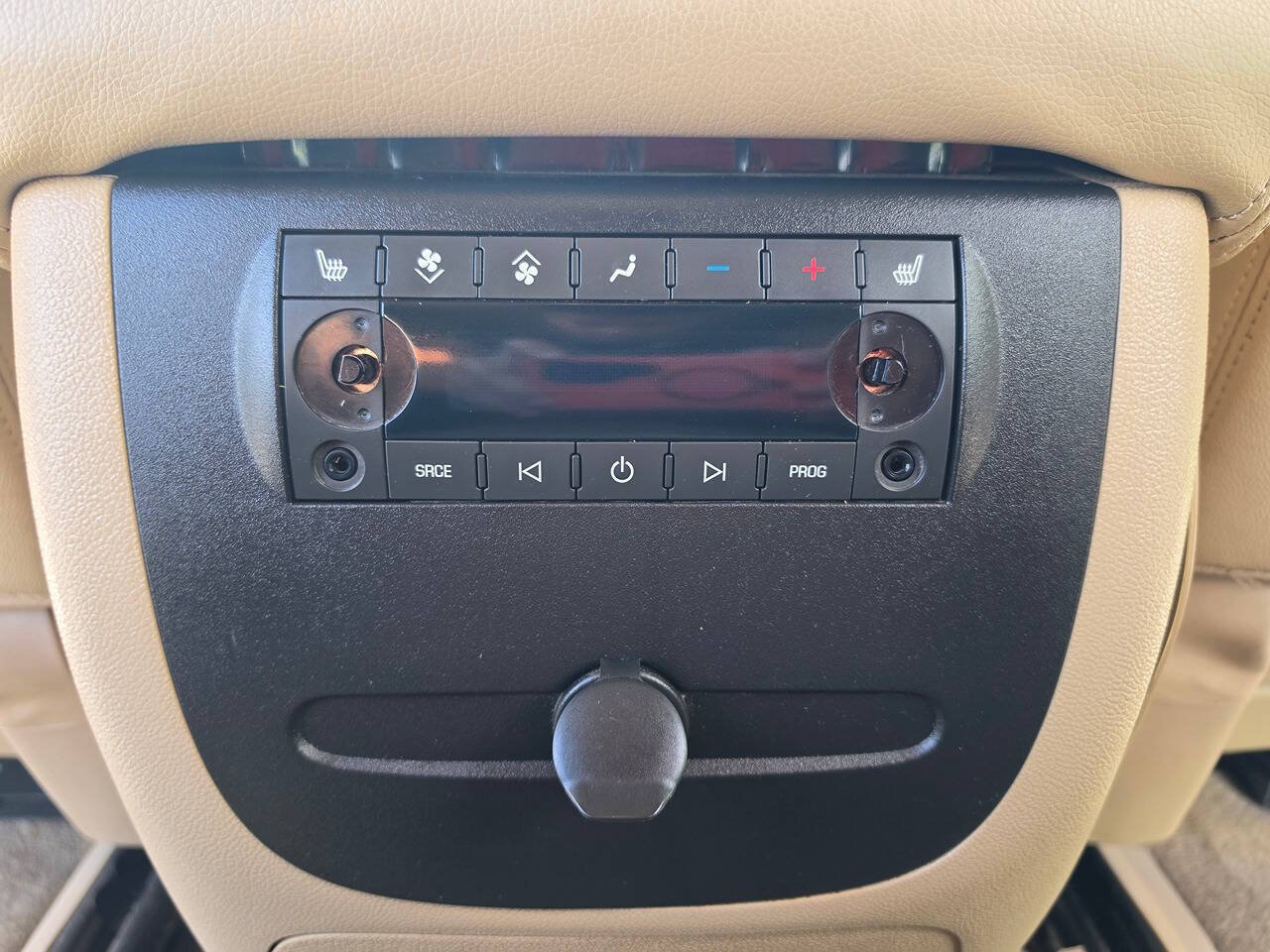 Used 2014 GMC Yukon XL SLT w/ SLT-2 Equipment Package RWD image 44