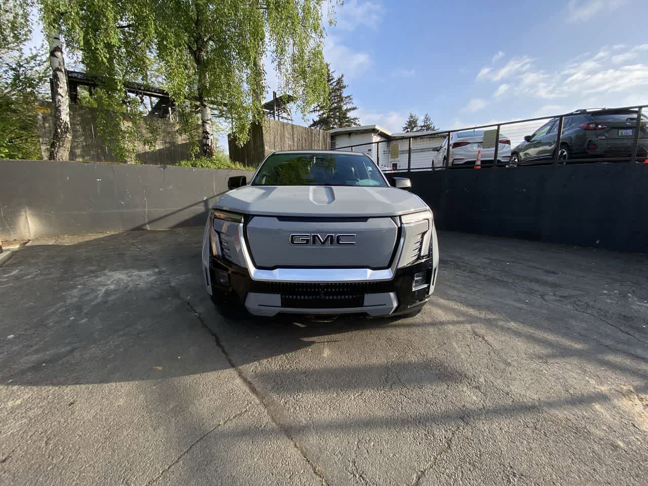 Used 2024 GMC Sierra EV Denali AWD/4WD image 9