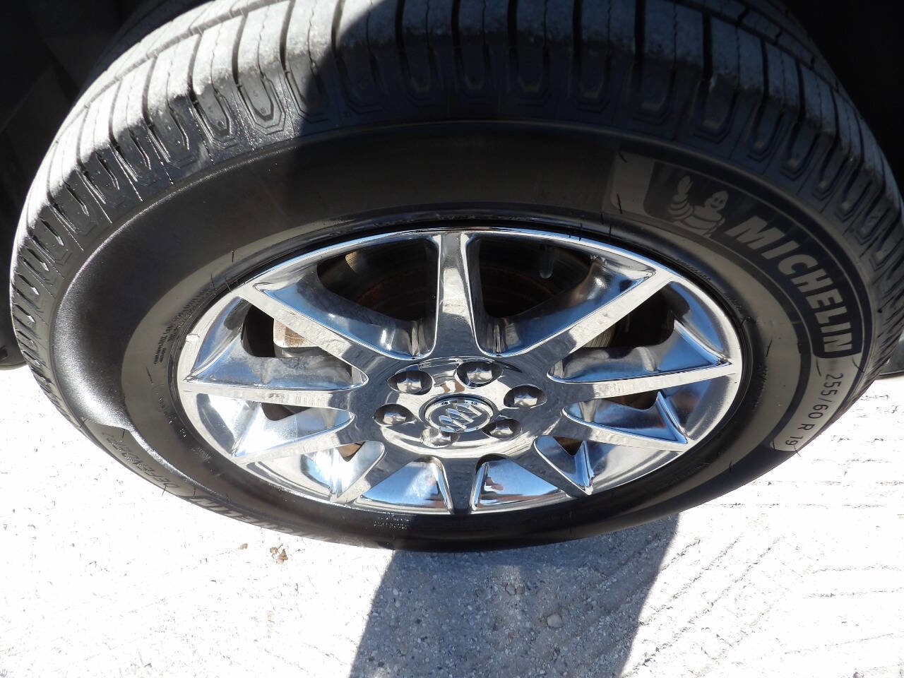 Used 2011 Buick Enclave CXL image 14