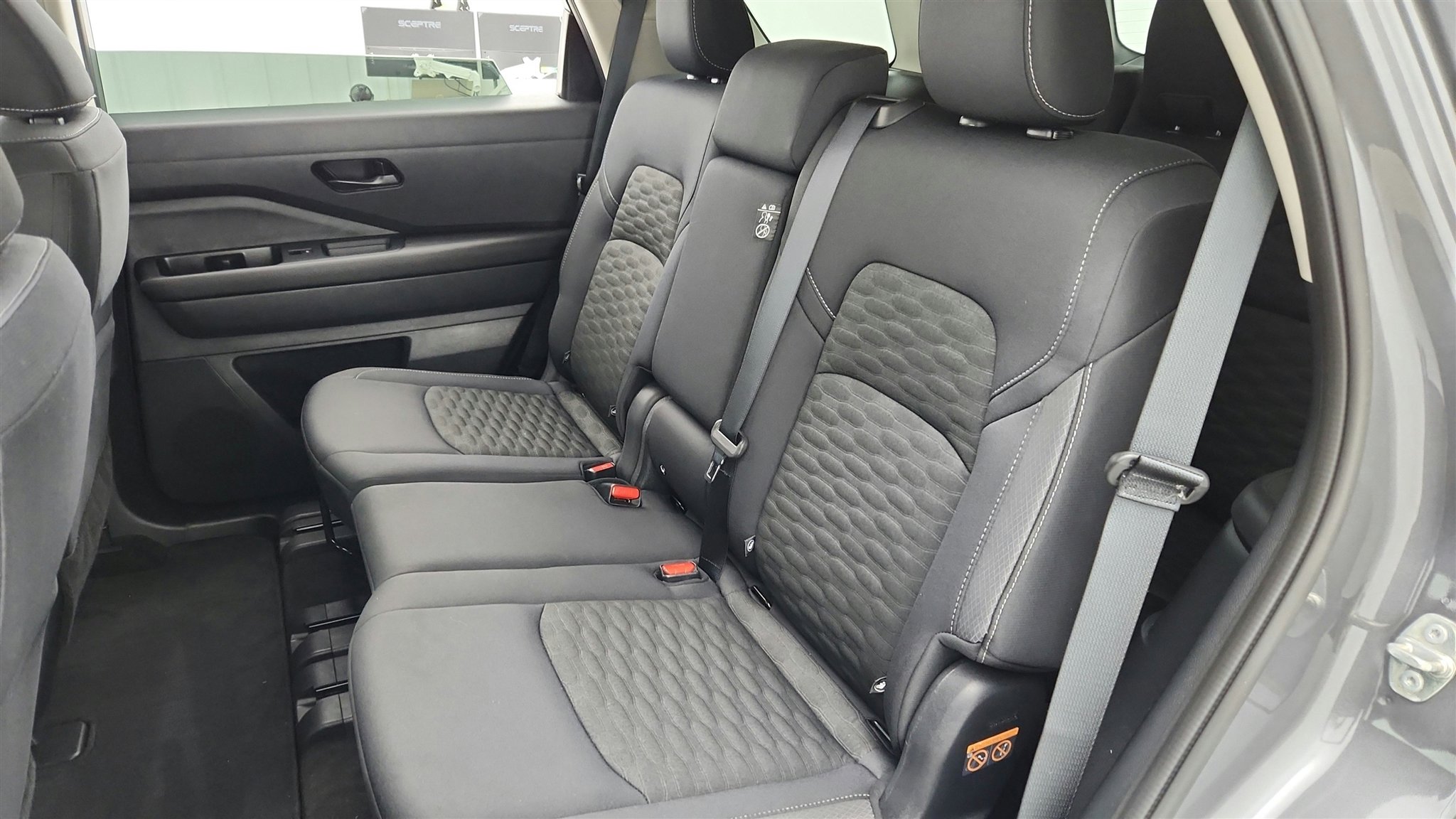 Used 2025 Nissan Pathfinder SV image 38