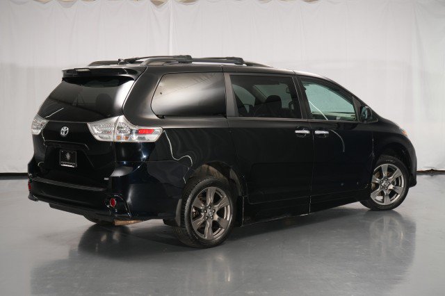 Used 2020 Toyota Sienna SE FWD image 18