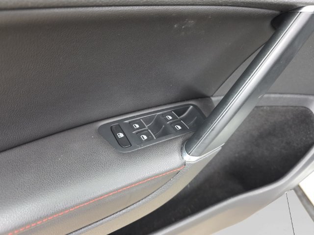 Used 2015 Volkswagen GTI SE FWD image 27