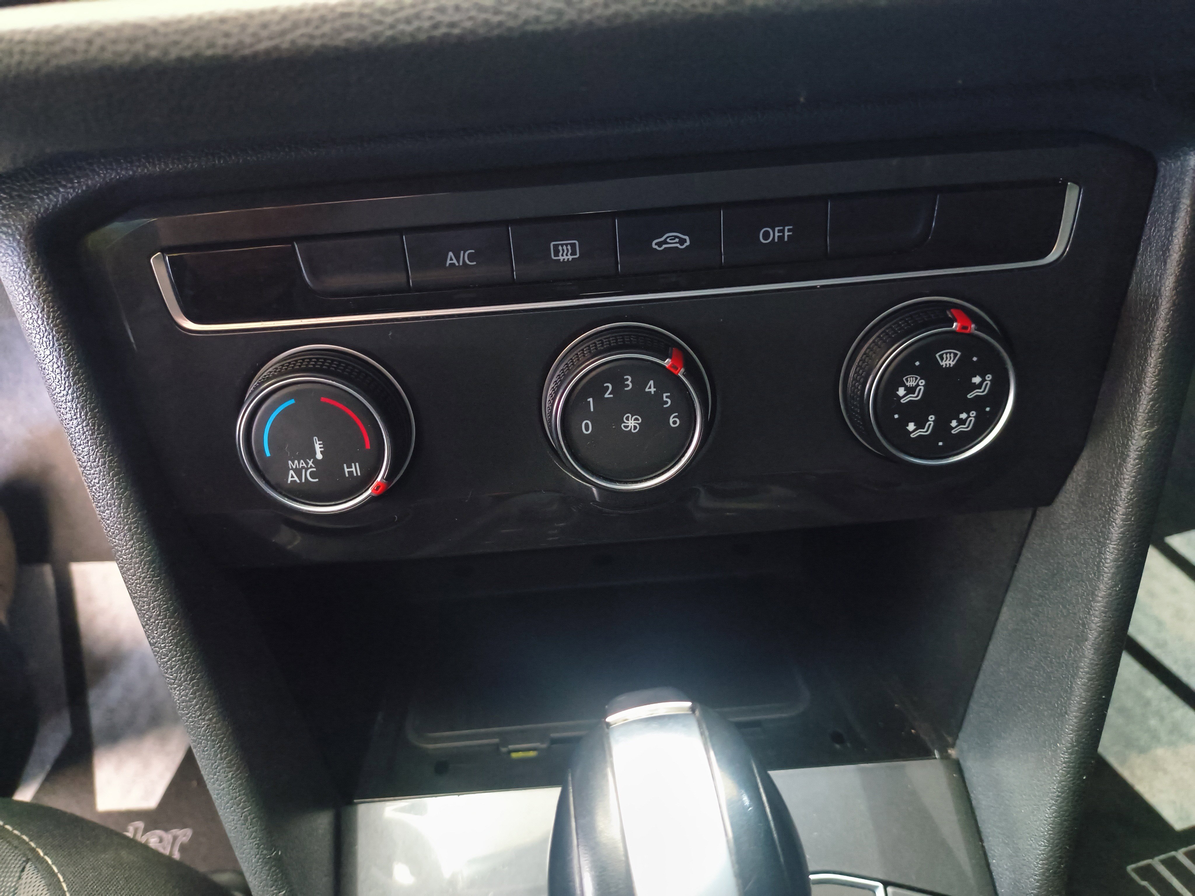 Used 2021 Volkswagen Tiguan S image 21