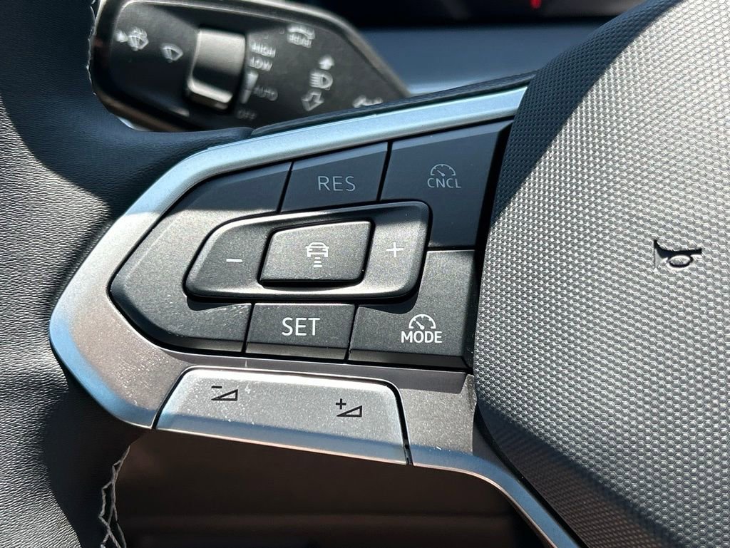 New 2026 Volkswagen Tiguan SE FWD image 27