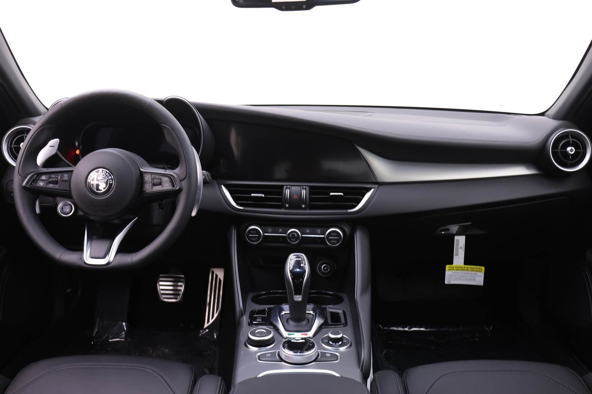 New 2025 Alfa Romeo Giulia AWD image 8