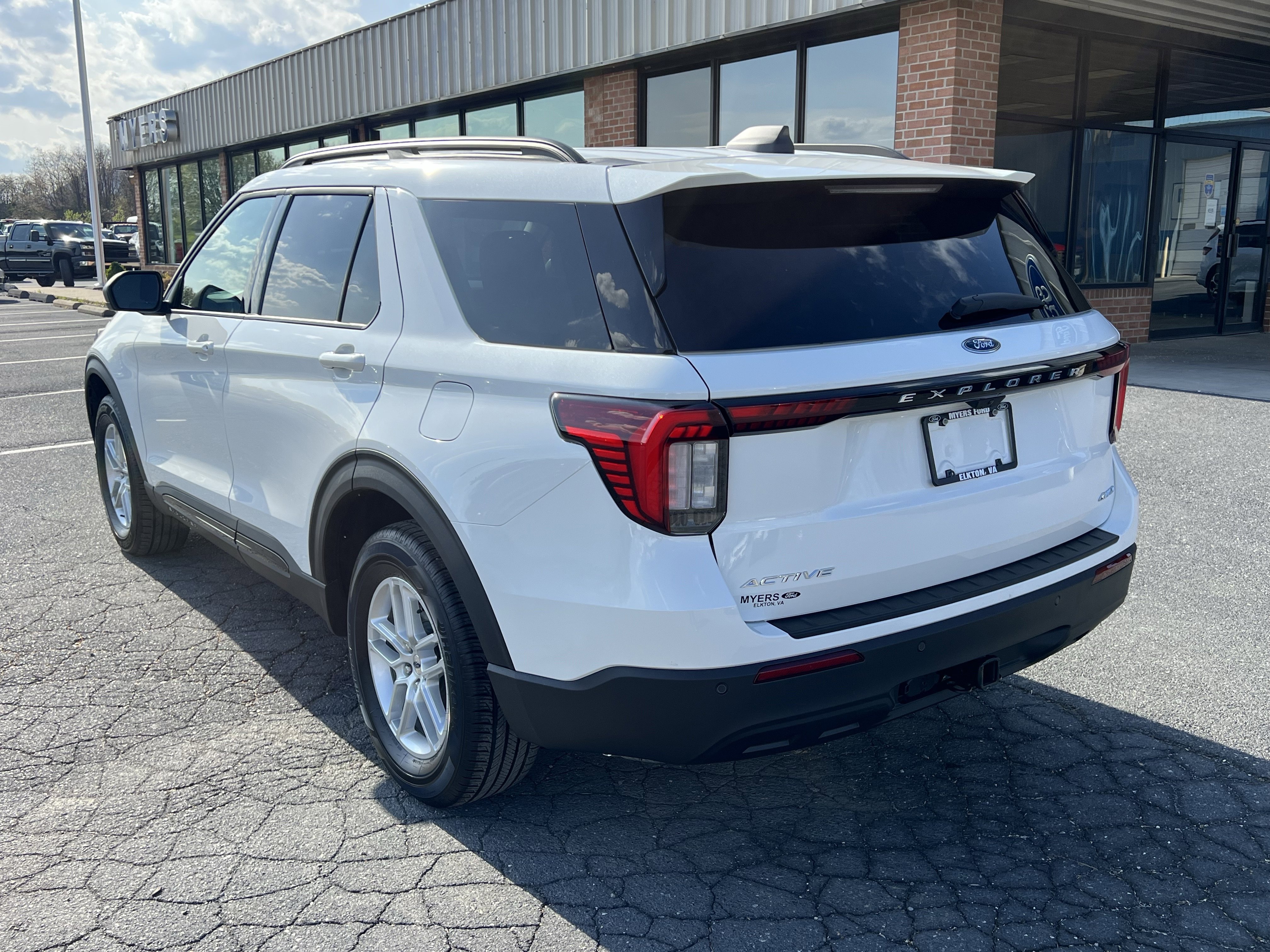 New 2026 Ford Explorer Active AWD/4WD image 8
