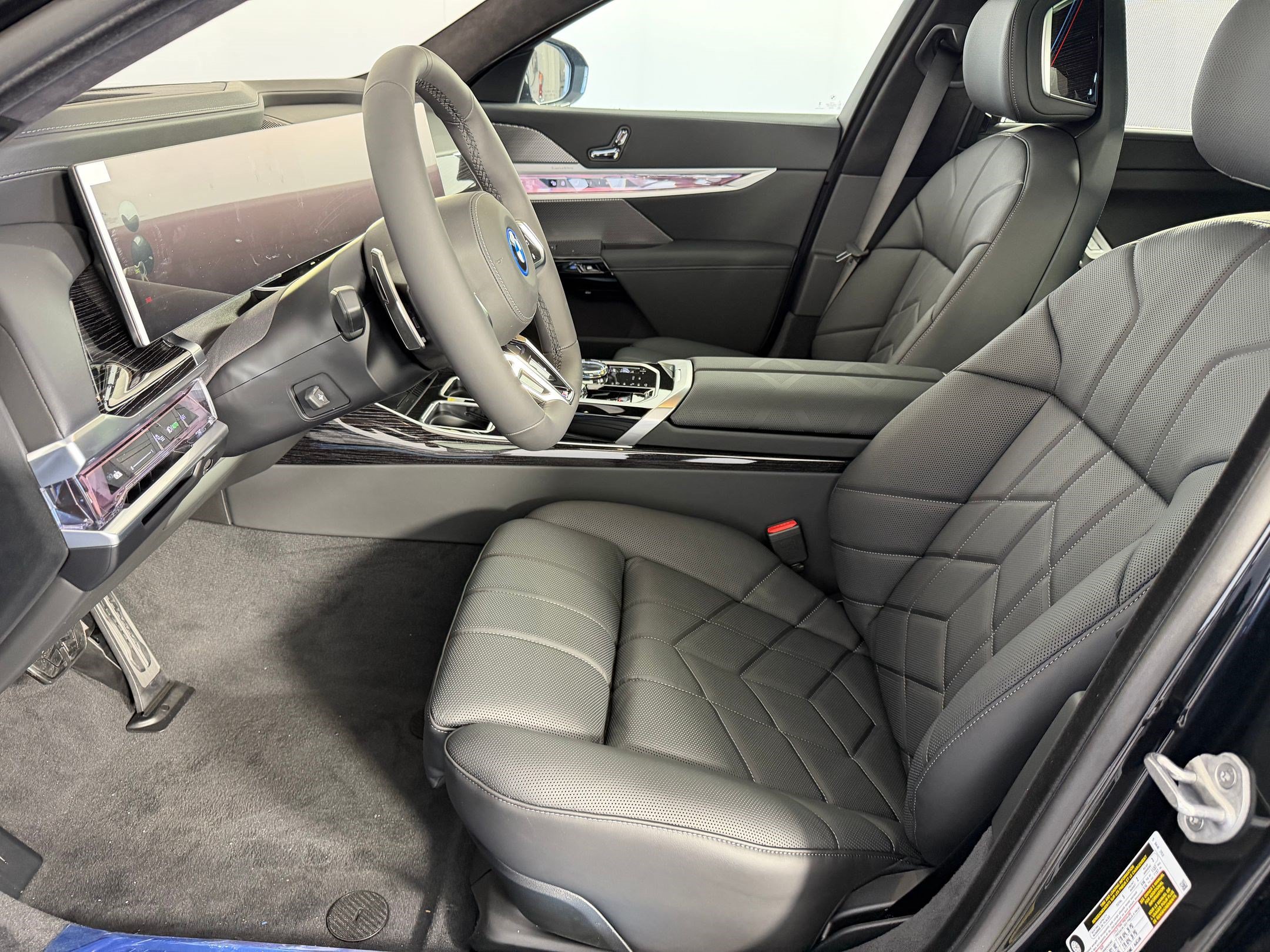New 2026 BMW 750e xDrive w/ Executive Package AWD/4WD image 5