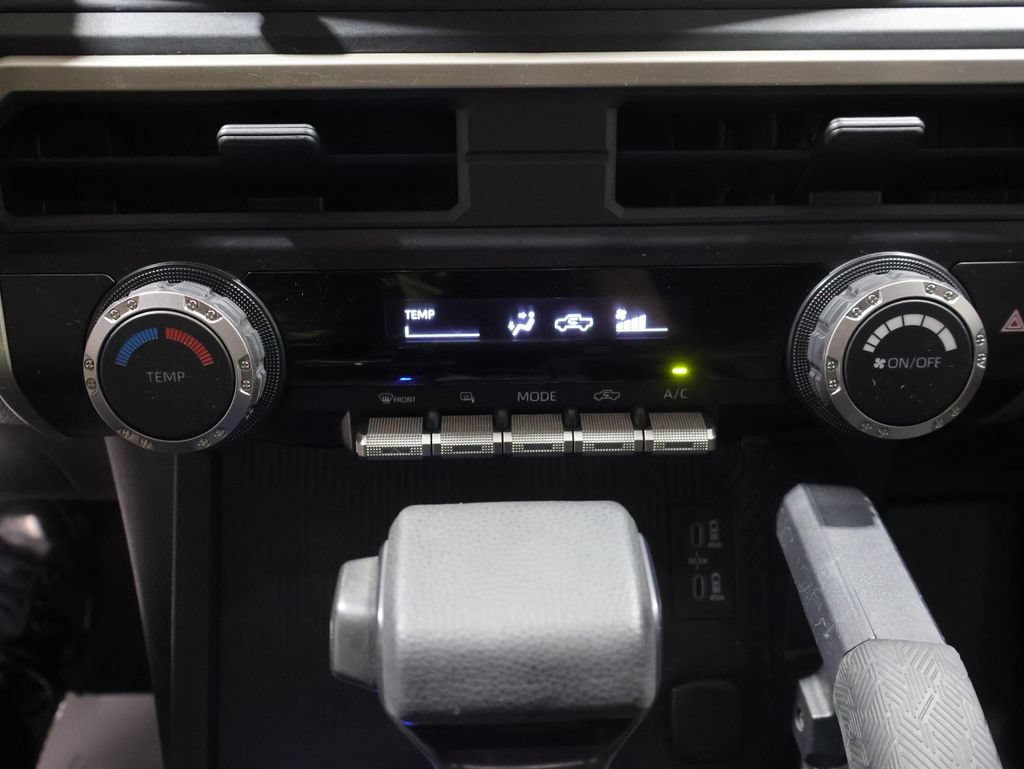 Used 2025 Toyota Tacoma SR w/ SR Upgrade Package AWD/4WD image 27