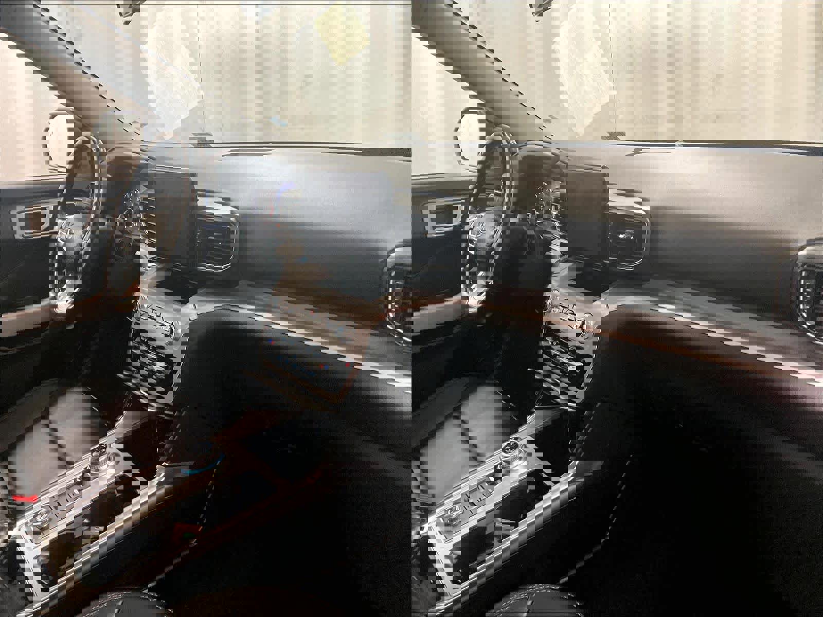 Used 2023 Ford Explorer XLT w/ Equipment Group 202A image 11