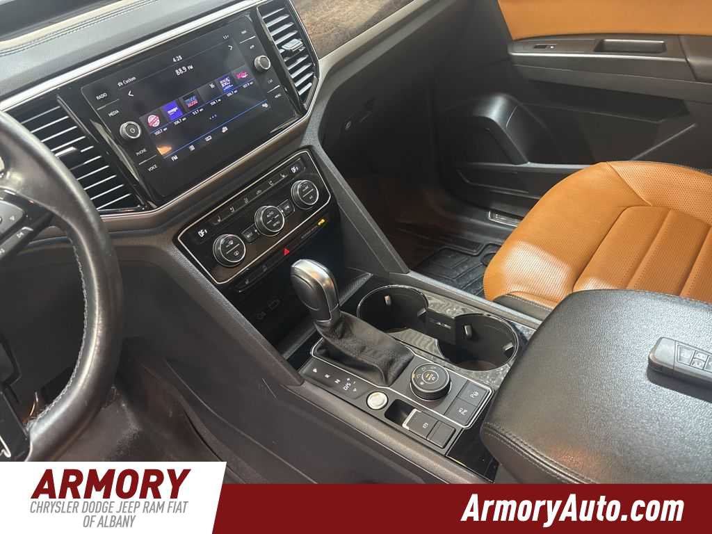 Used 2018 Volkswagen Atlas SEL Premium image 16