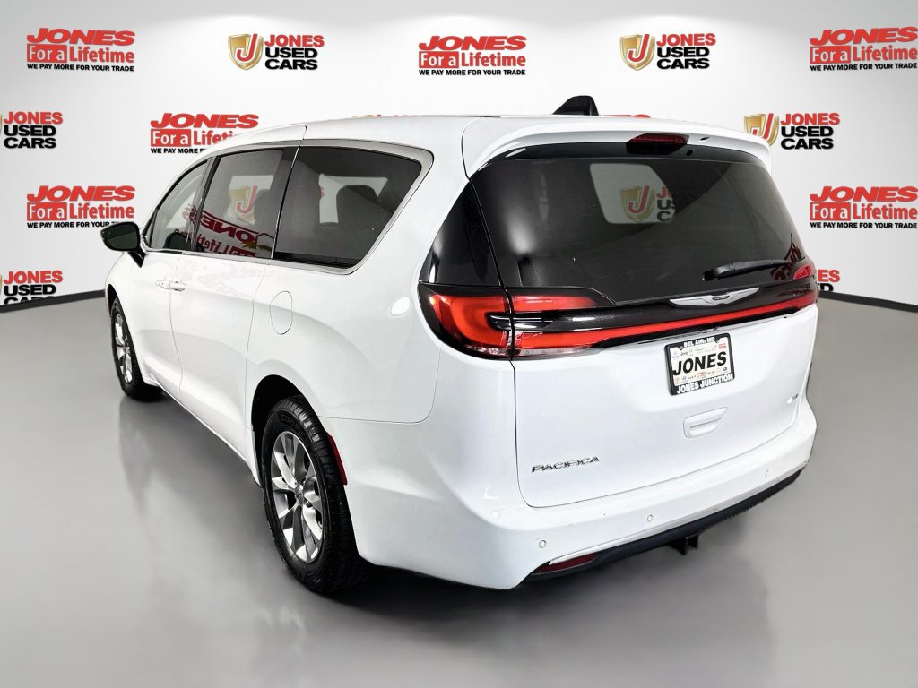 Used 2024 Chrysler Pacifica Touring-L AWD/4WD image 2