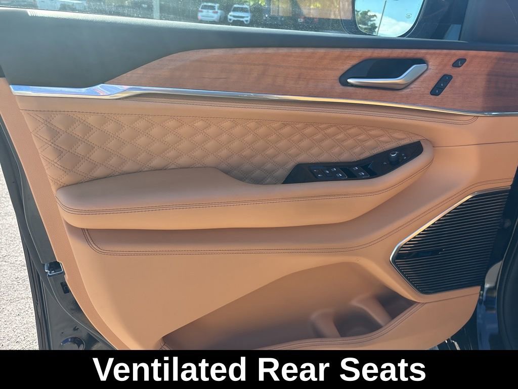 Used 2024 Jeep Grand Cherokee Summit image 39