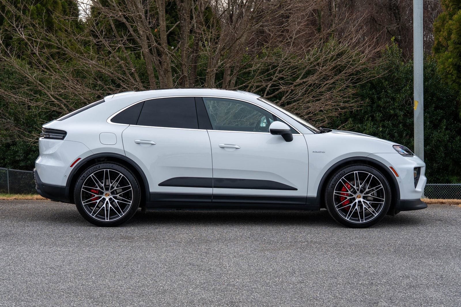 Certified 2025 Porsche Macan 4S Electric image 8