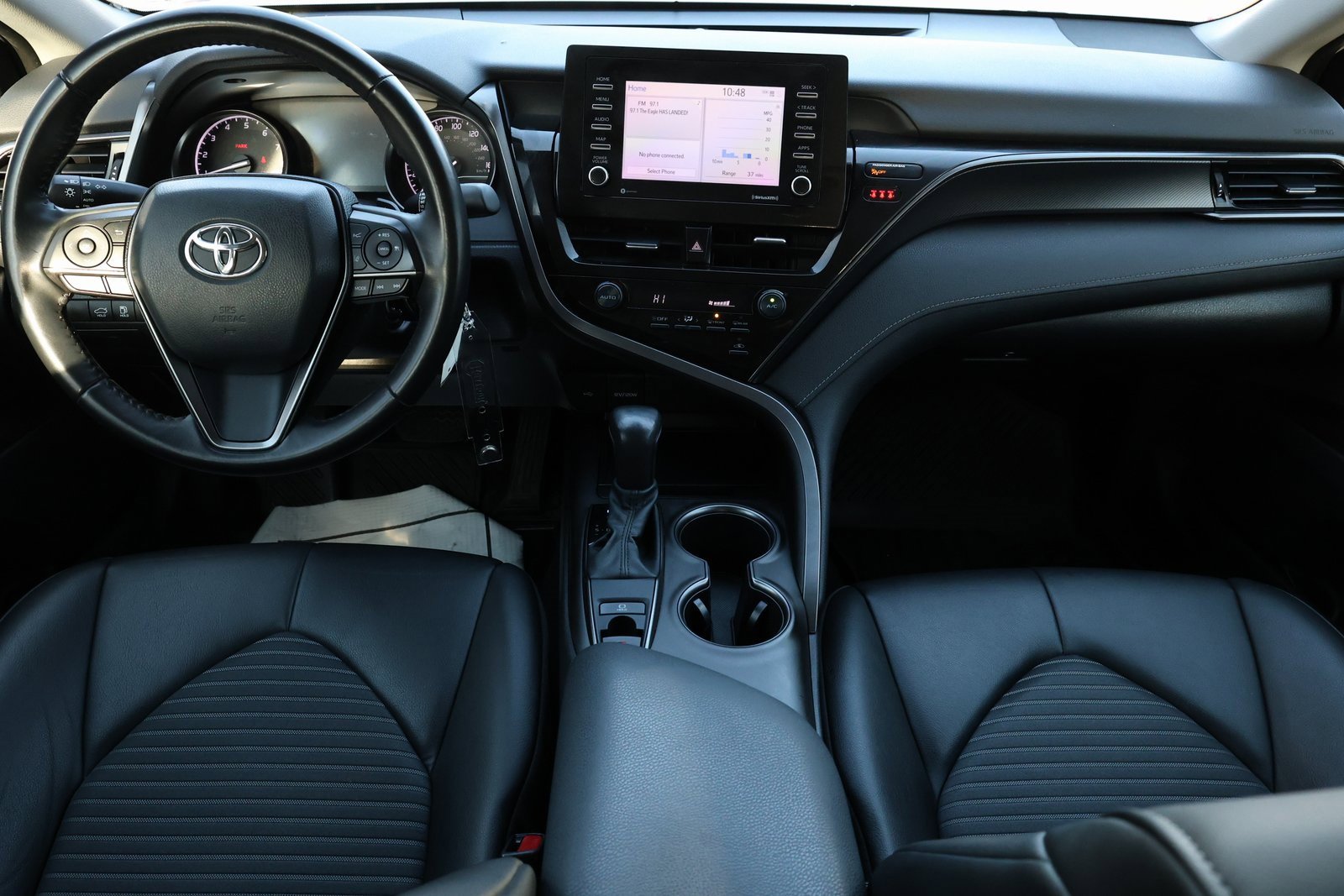 Used 2021 Toyota Camry SE image 2