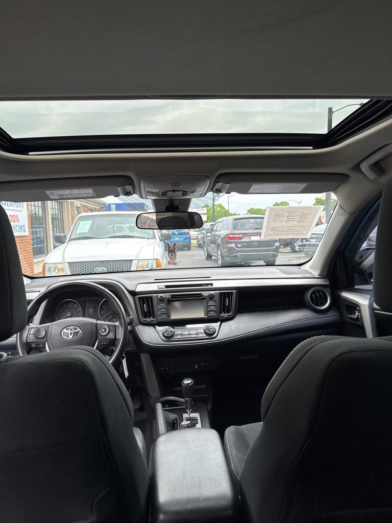Used 2018 Toyota RAV4 XLE AWD/4WD image 9