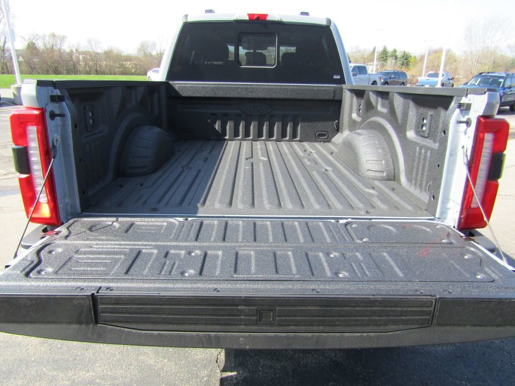New 2026 Ford F250 Lariat w/ Black Appearance Package AWD/4WD image 9
