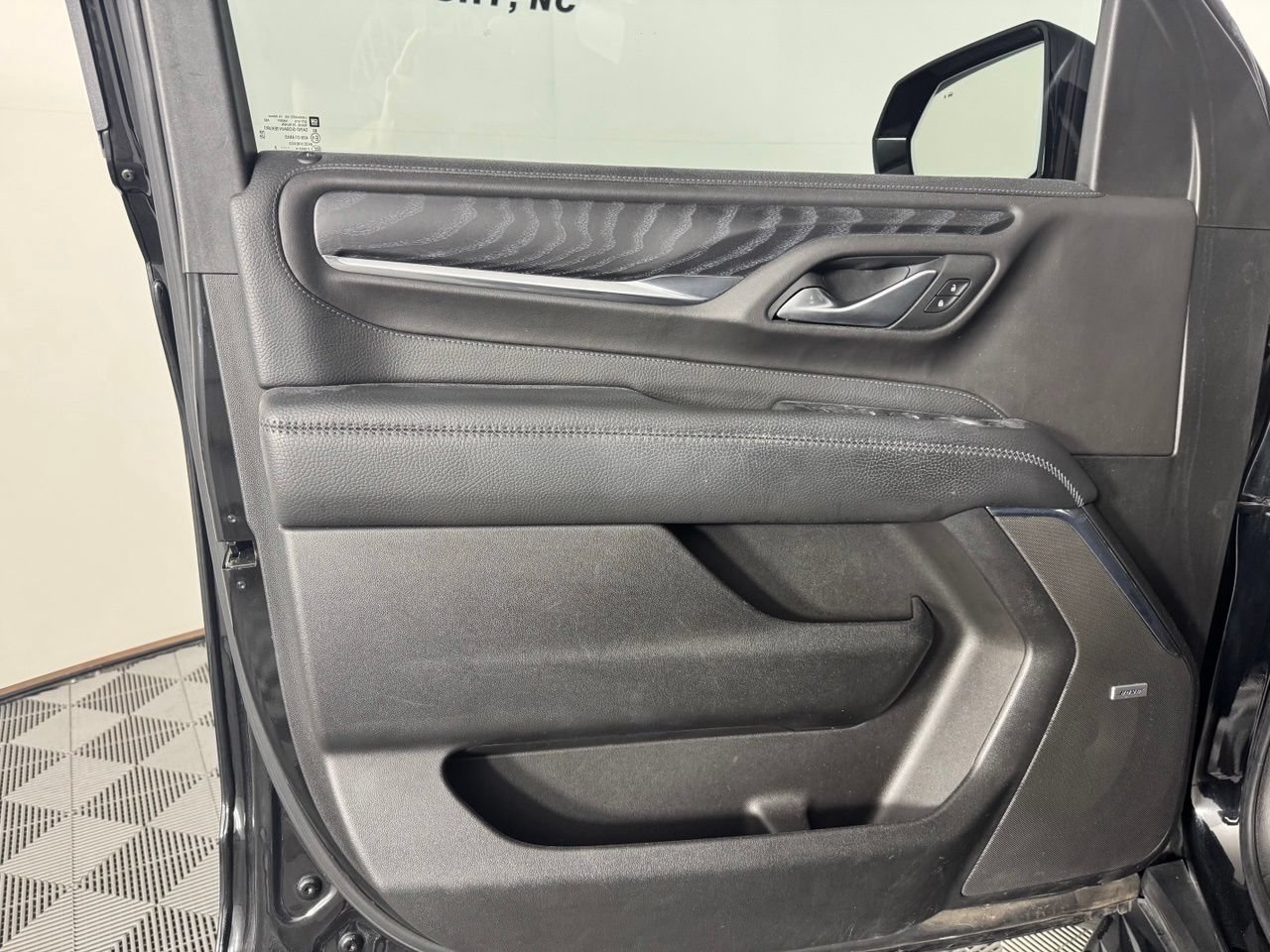 Used 2022 GMC Yukon Denali AWD/4WD image 9