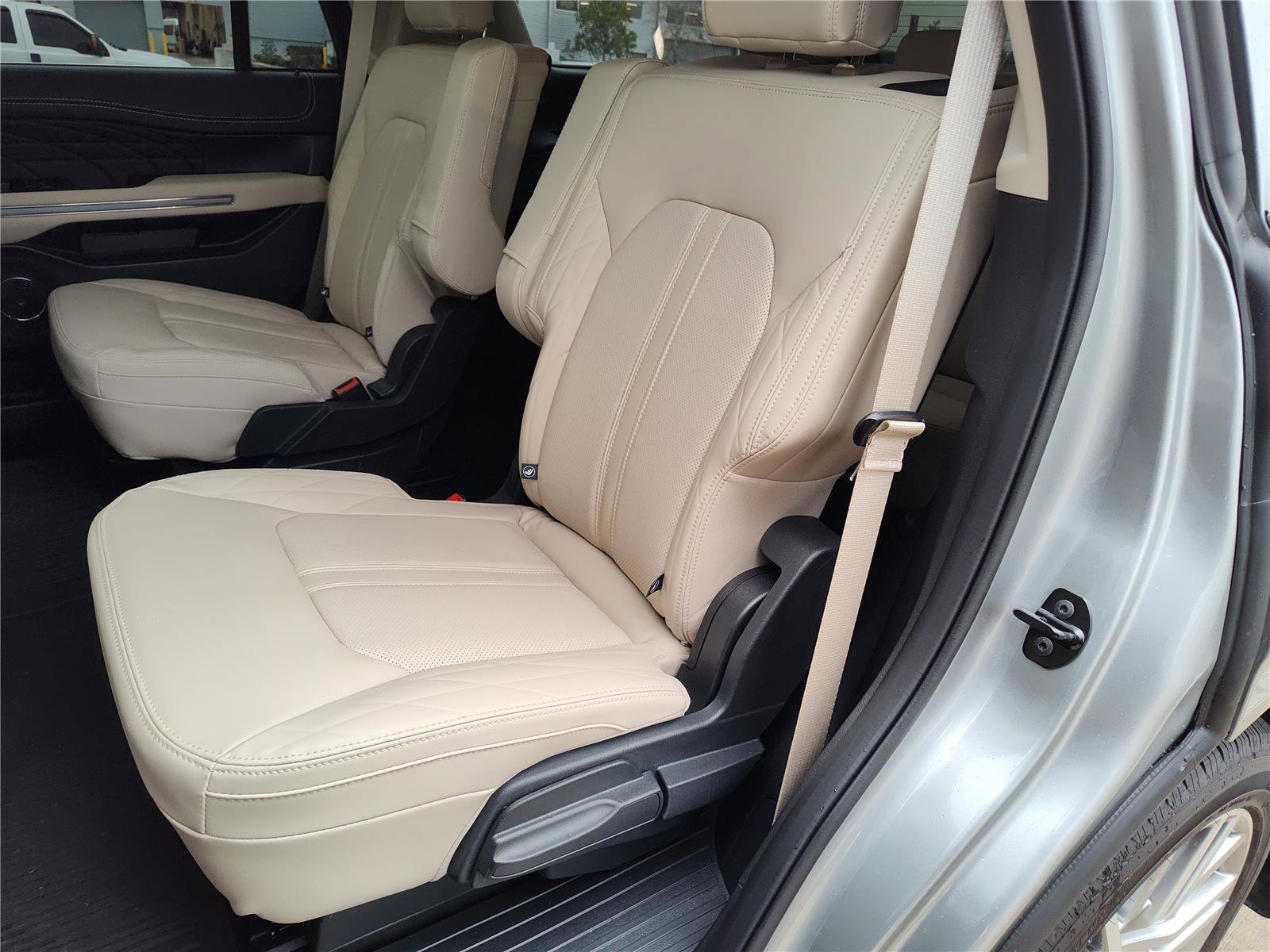 Used 2024 Ford Expedition Platinum image 28