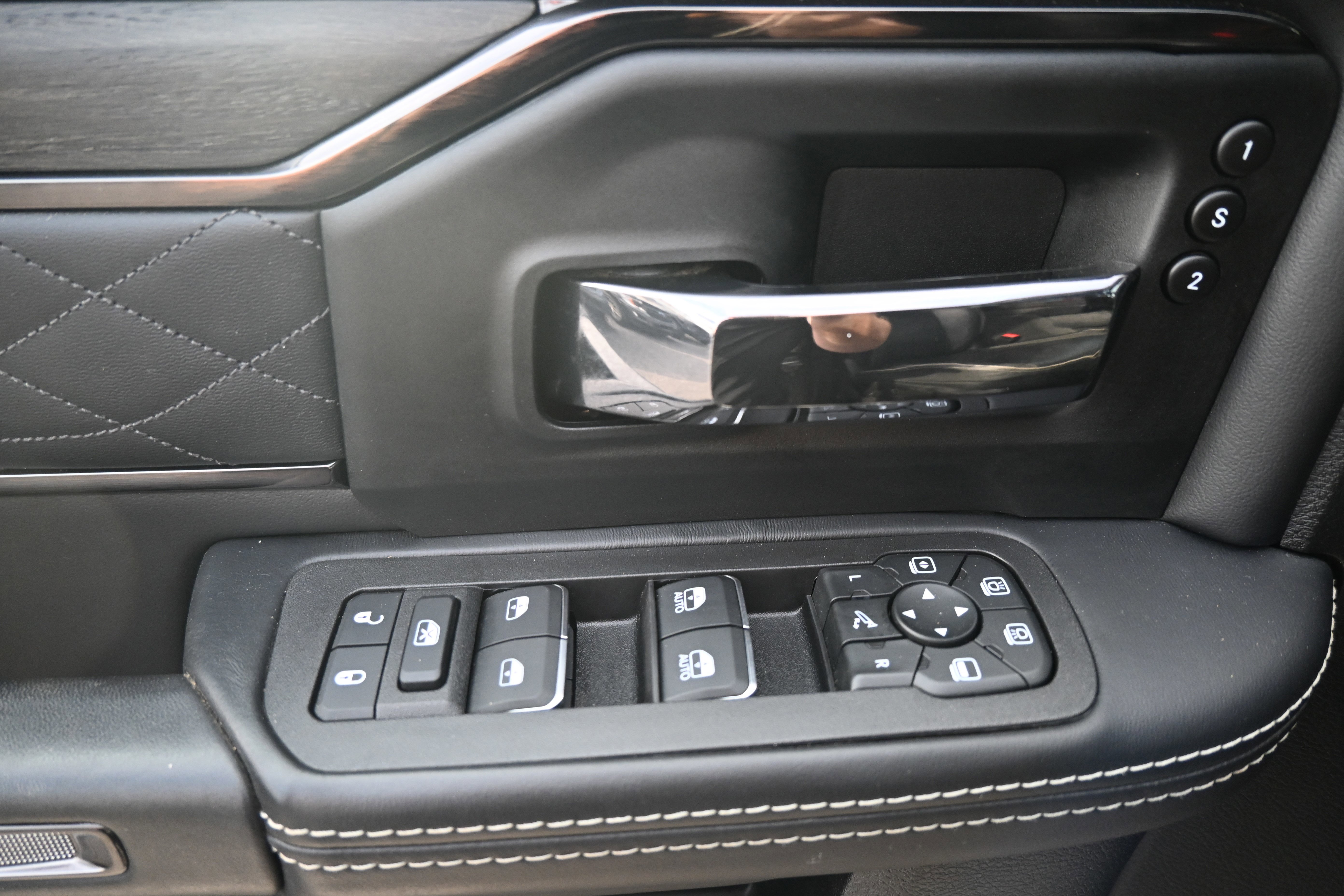 Used 2025 RAM 3500 Limited image 32