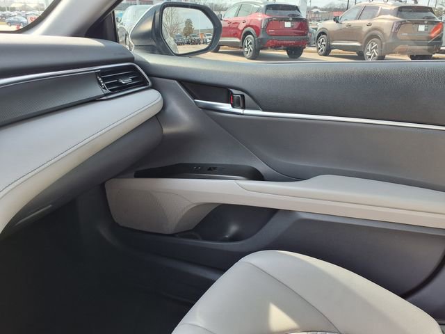 Used 2022 Toyota Camry SE w/ Convenience Package image 10