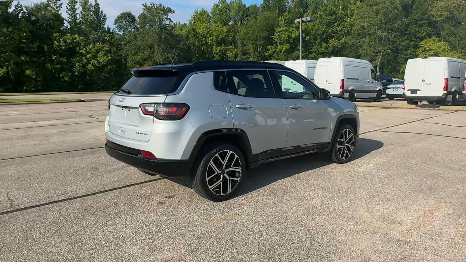 Used 2025 Jeep Compass Limited w/ Elite Group AWD/4WD image 8