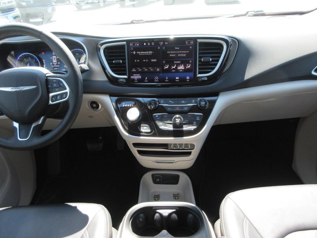 Used 2024 Chrysler Pacifica Touring-L FWD image 15