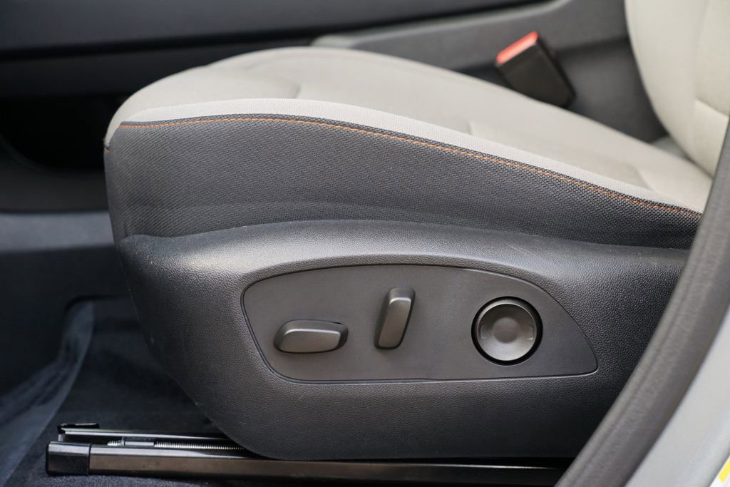 Used 2025 Chevrolet Traverse LT image 15