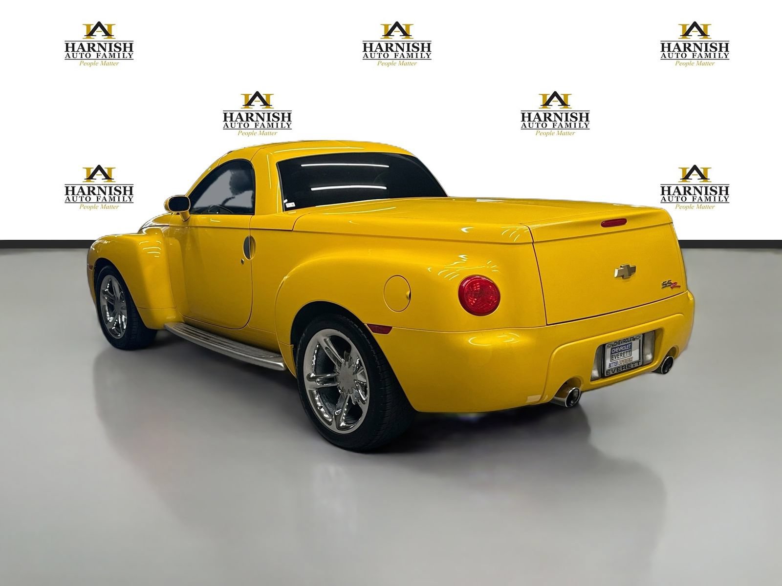 Used 2003 Chevrolet SSR w/ Preferred Equipment Group RWD image 9