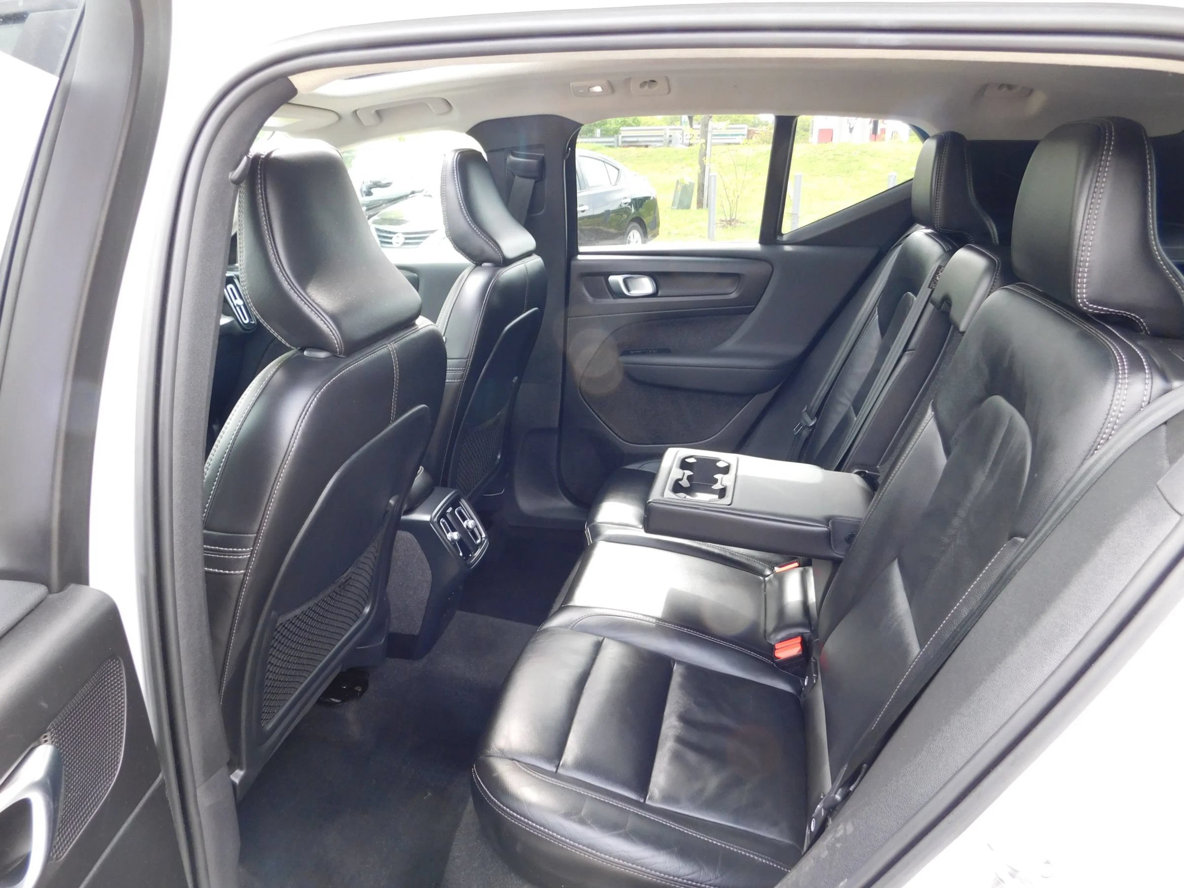 Used 2023 Volvo XC40 B5 Plus w/ Driver Assist Package AWD/4WD image 12