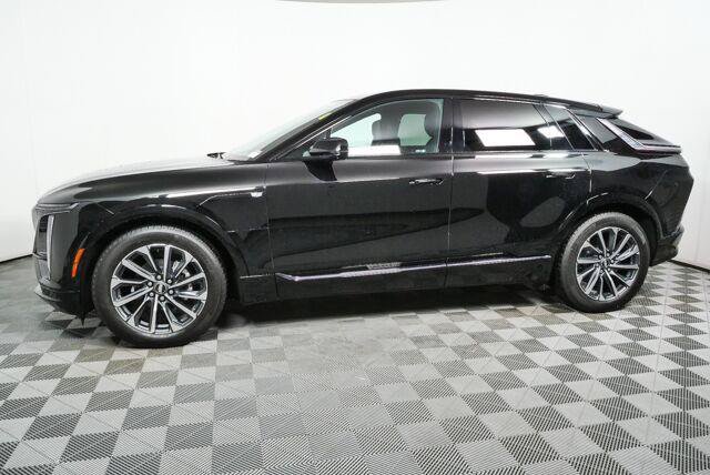 Used 2025 Cadillac Lyriq Sport AWD/4WD image 2