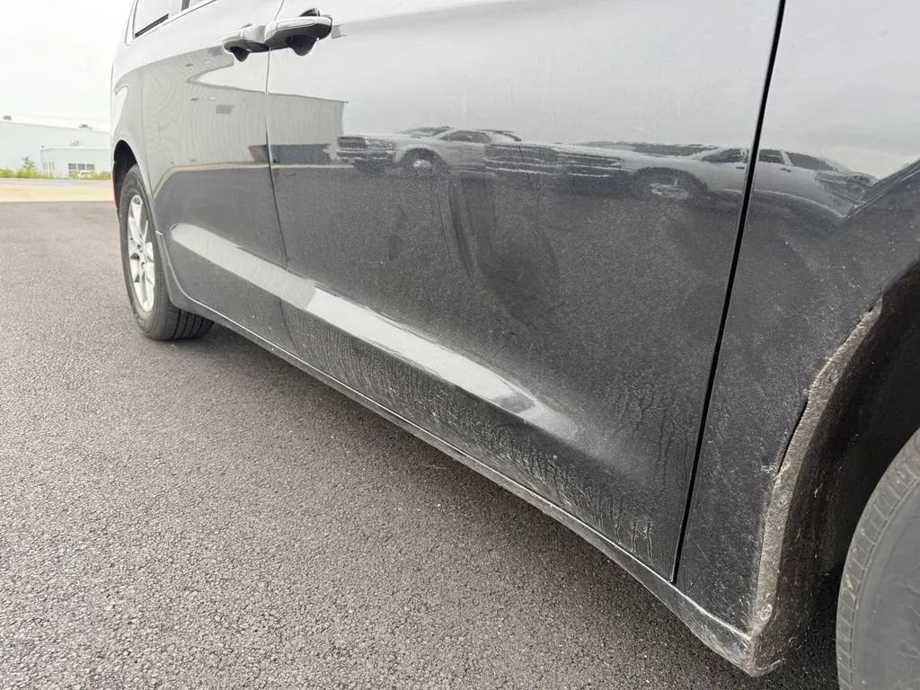 Used 2021 Chrysler Pacifica Touring w/ Cold Weather Group FWD image 11