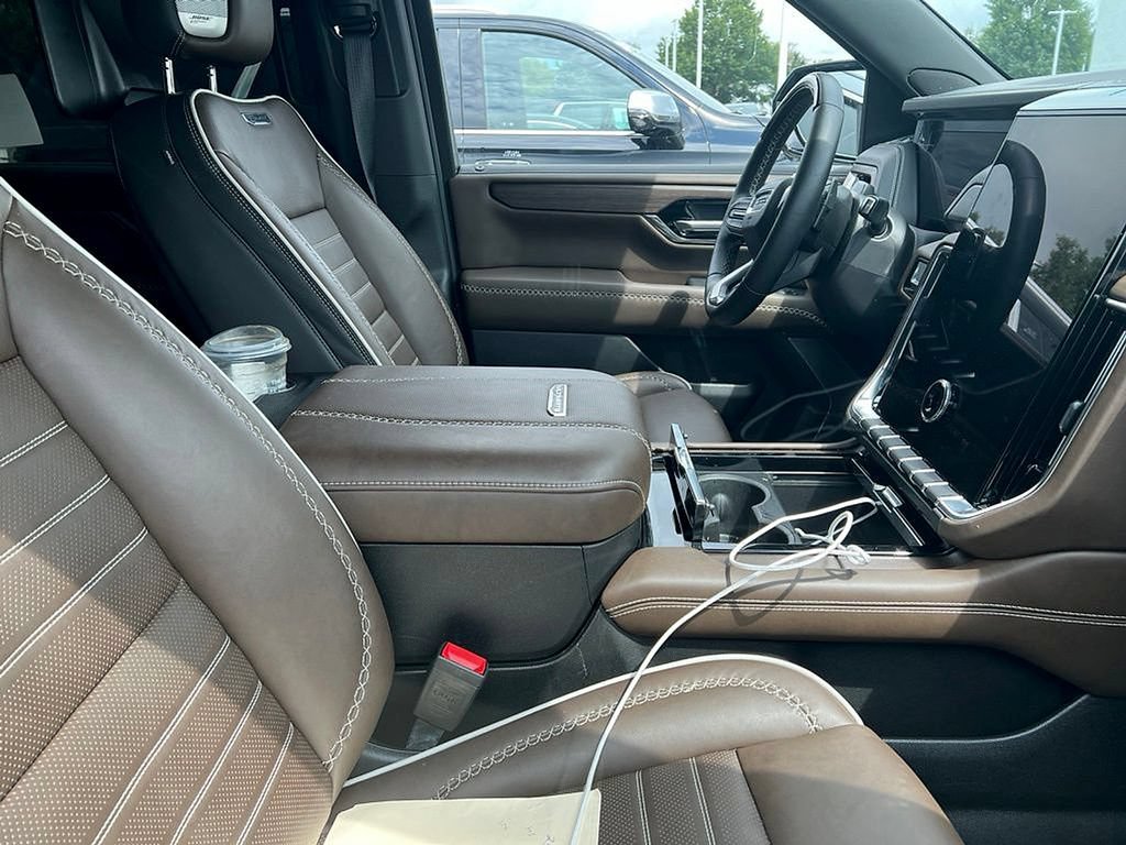 Used 2026 GMC Yukon XL Denali Ultimate w/ LPO, Floor Liner Package AWD/4WD image 8