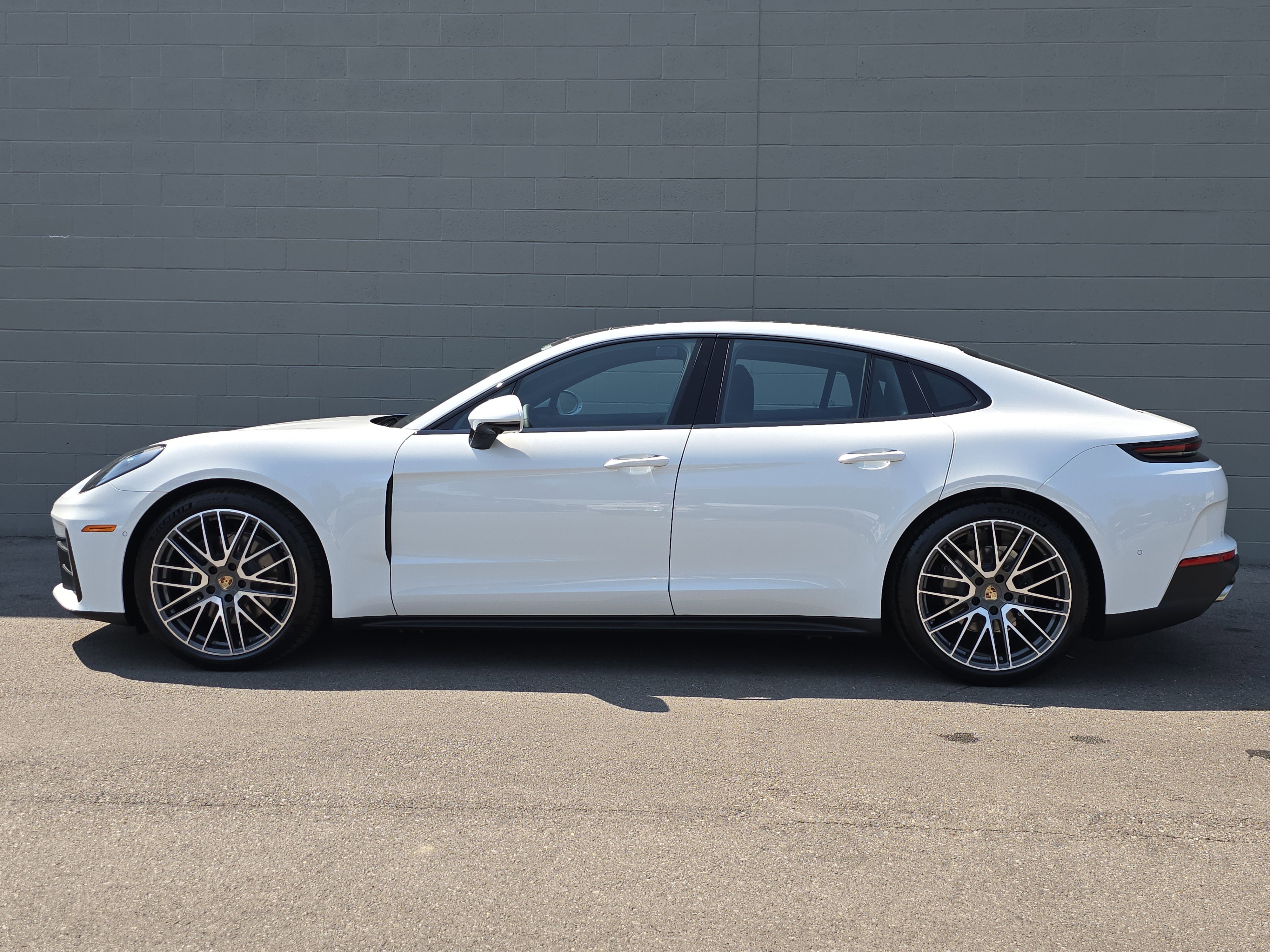 New 2025 Porsche Panamera 4 image 2