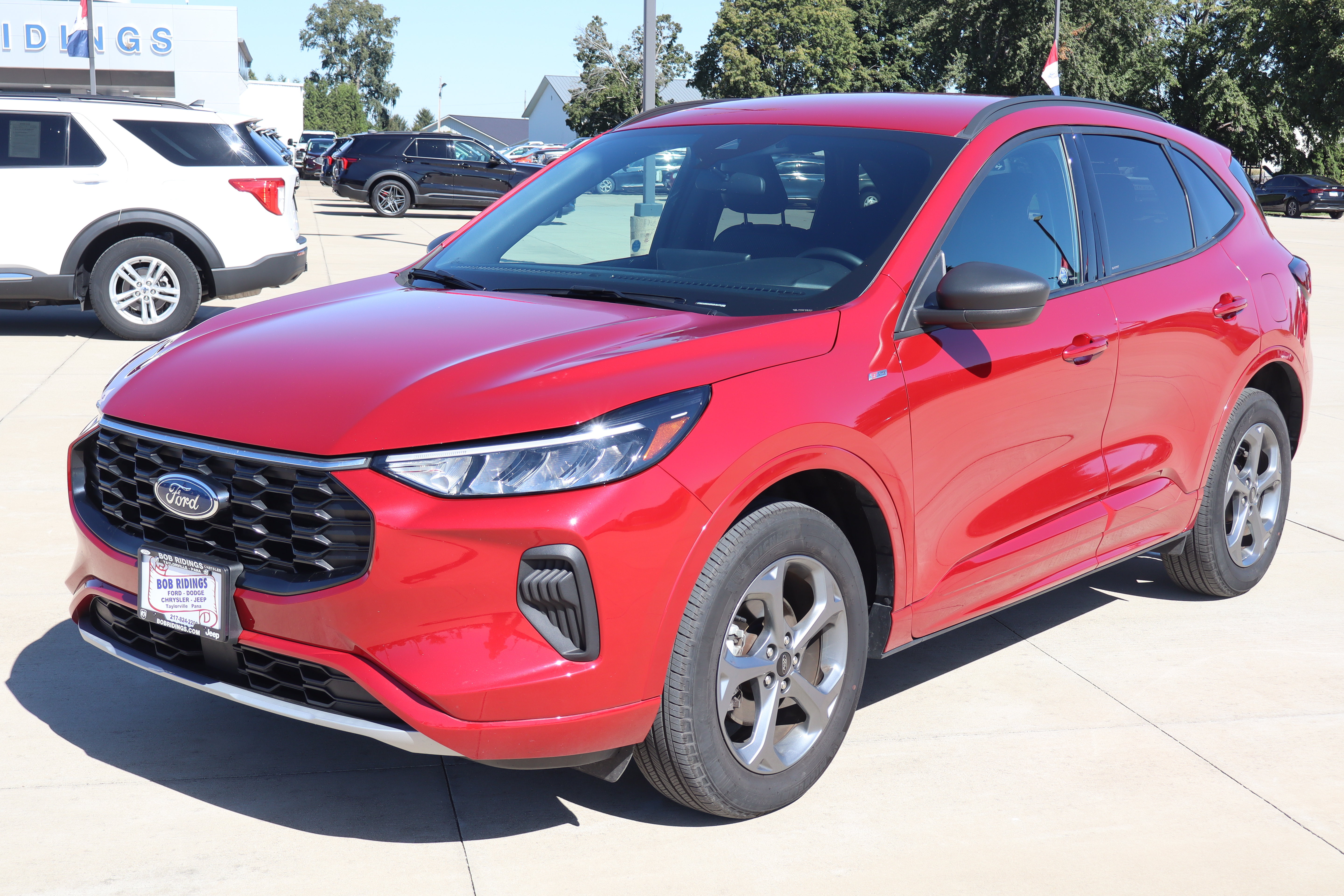 Used 2024 Ford Escape ST-Line w/ Tech Pack #1 AWD/4WD image 2