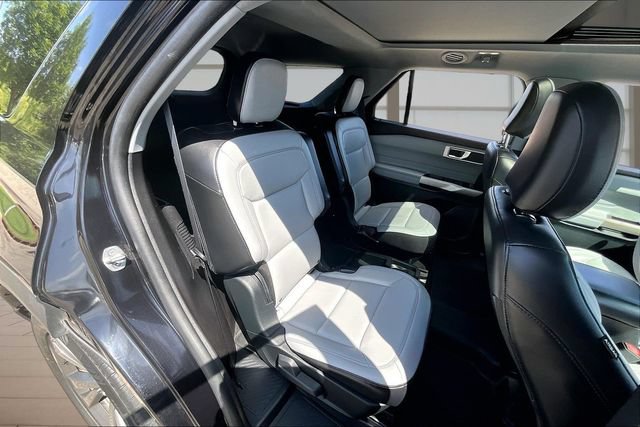 Used 2021 Ford Explorer XLT w/ Equipment Group 202A AWD/4WD image 27