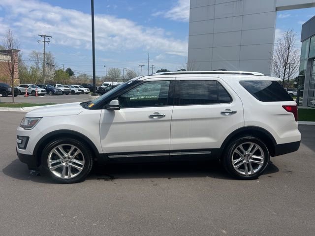Used 2017 Ford Explorer Limited w/ Equipment Group 301A FWD image 8