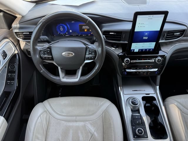 Used 2023 Ford Explorer Platinum w/ Technology Package AWD/4WD image 12
