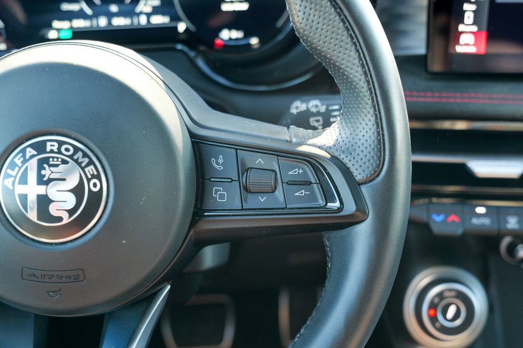 Used 2024 Alfa Romeo Tonale Veloce w/ Active Assist Package image 39