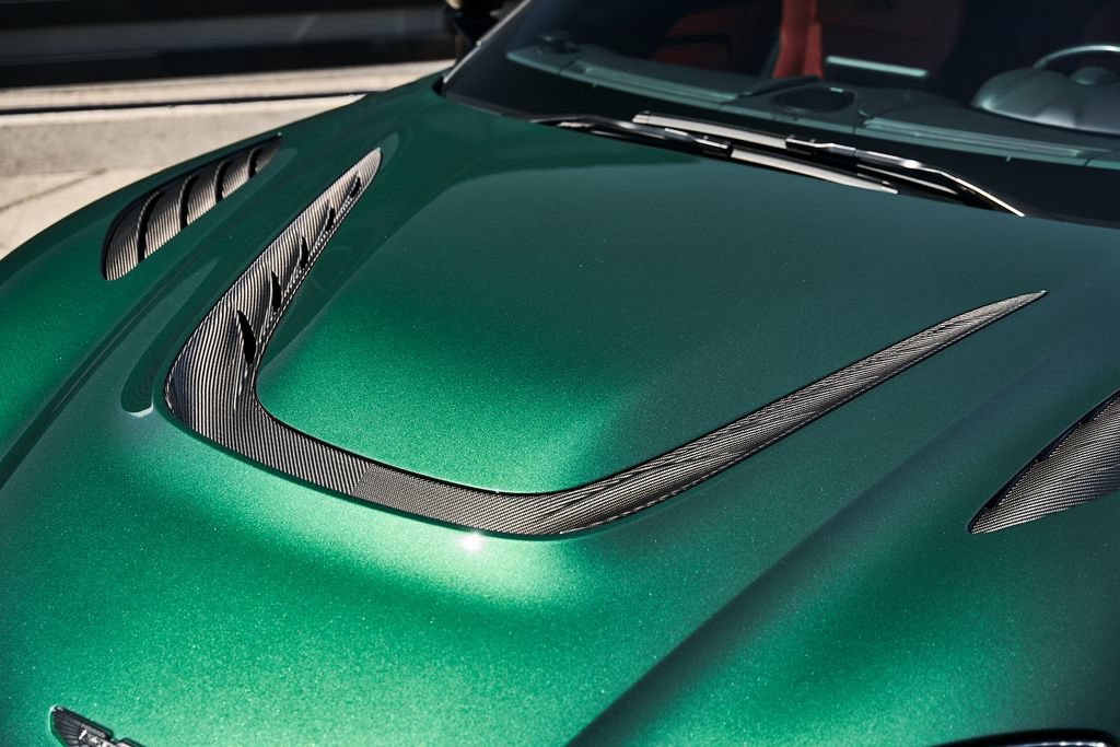 Used 2023 Aston Martin DBS Coupe RWD image 9