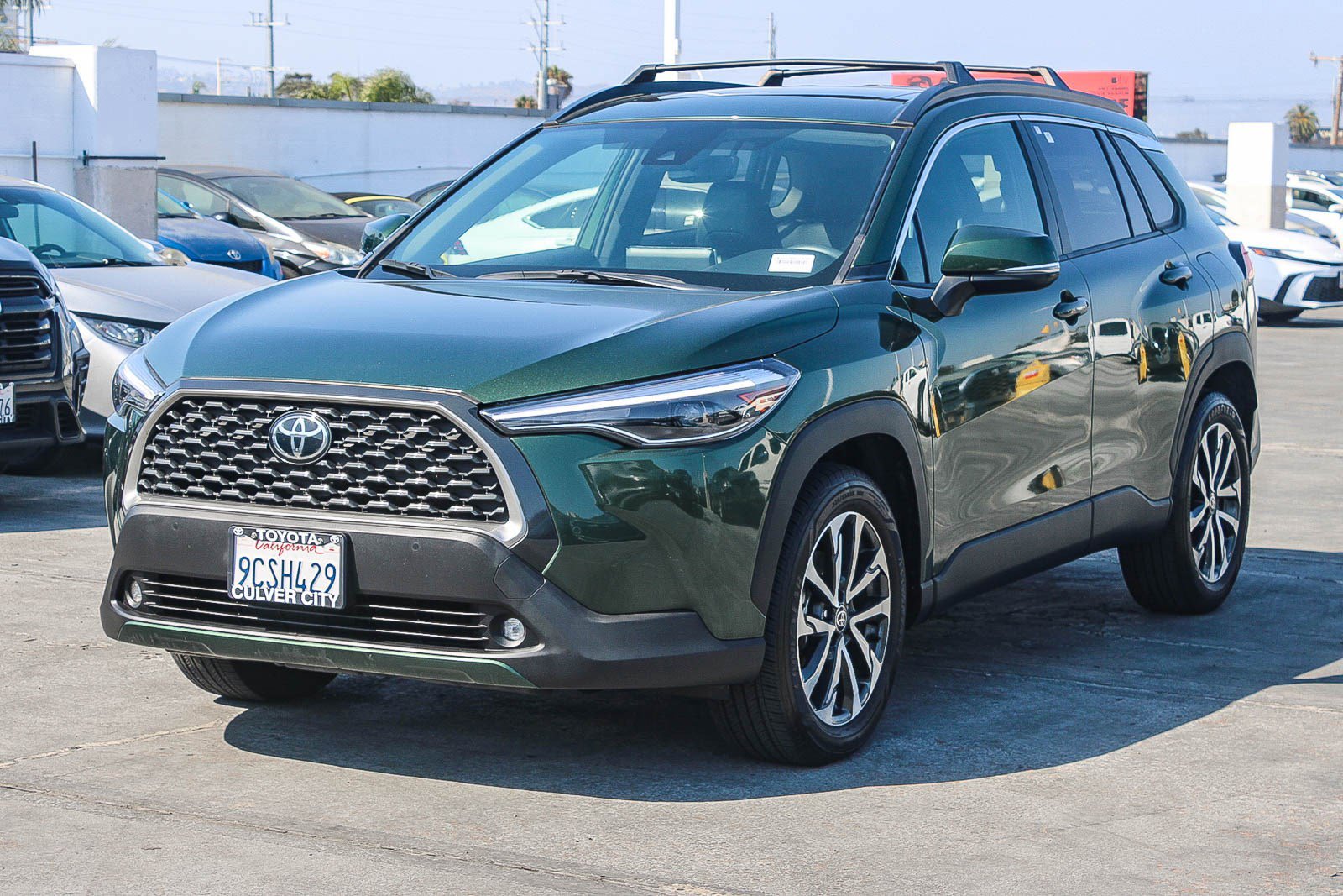 Certified 2022 Toyota Corolla Cross XLE w/ Convenience Package FWD image 3