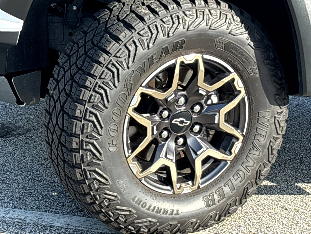 Used 2023 Chevrolet Colorado ZR2 w/ ZR2 Convenience Package III image 19