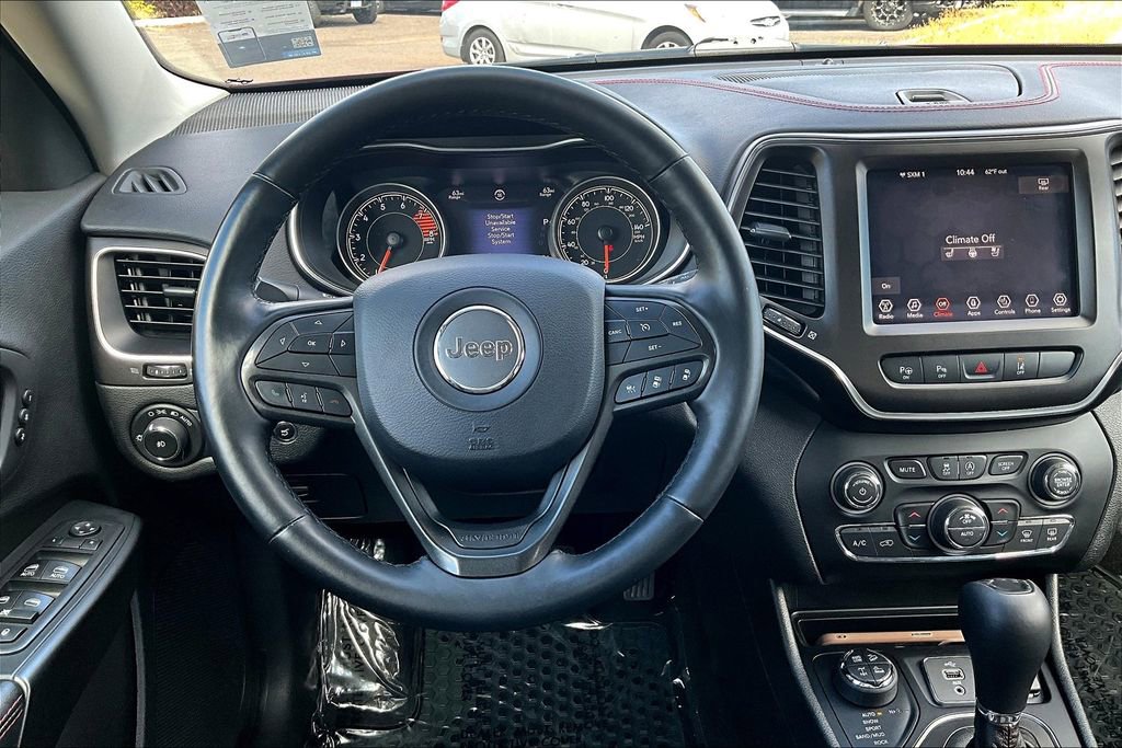 Used 2019 Jeep Cherokee Trailhawk AWD/4WD image 7