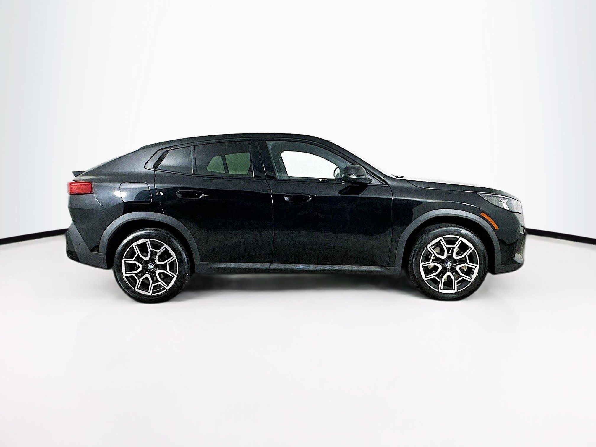 Used 2025 BMW X2 xDrive28i image 10
