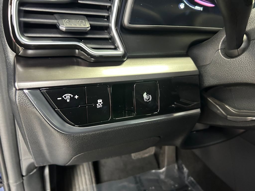 Used 2025 Kia Sportage EX image 21