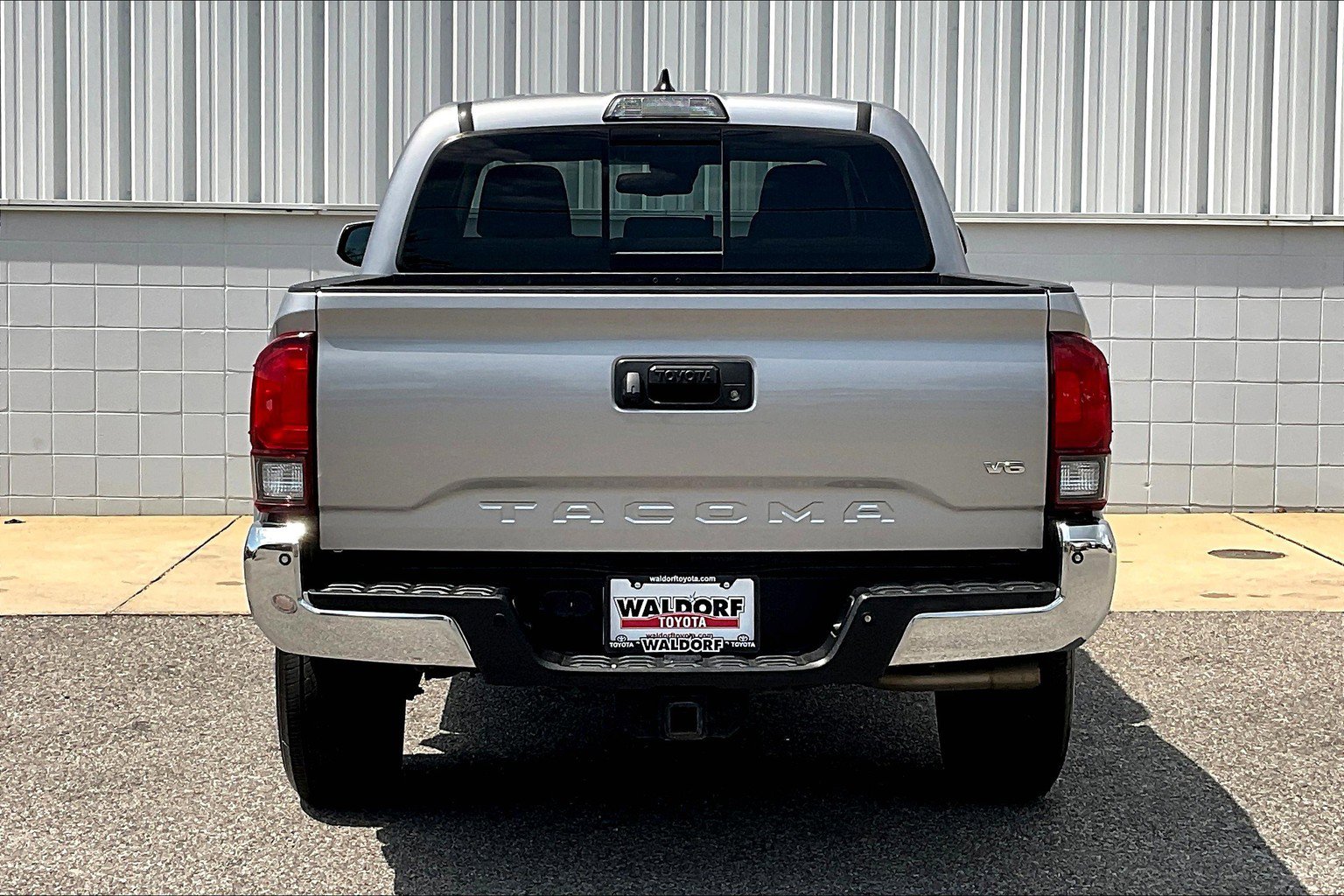 Used 2018 Toyota Tacoma SR5 RWD image 4