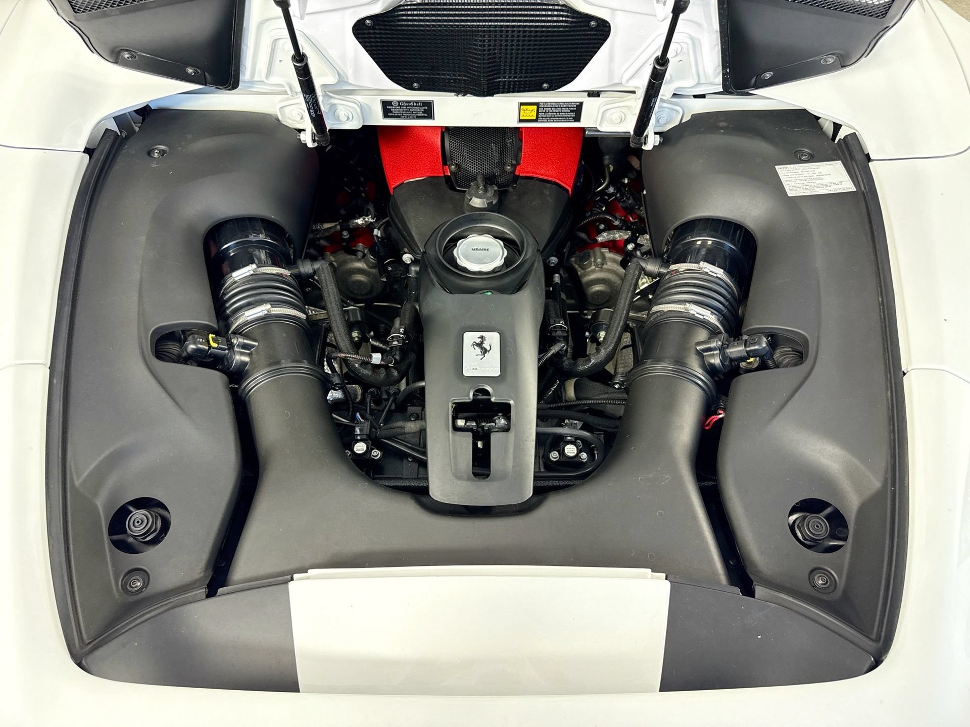 Certified 2022 Ferrari F8 Tributo RWD image 25