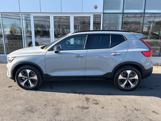 Certified 2025 Volvo XC40 B5 Plus AWD/4WD image 2