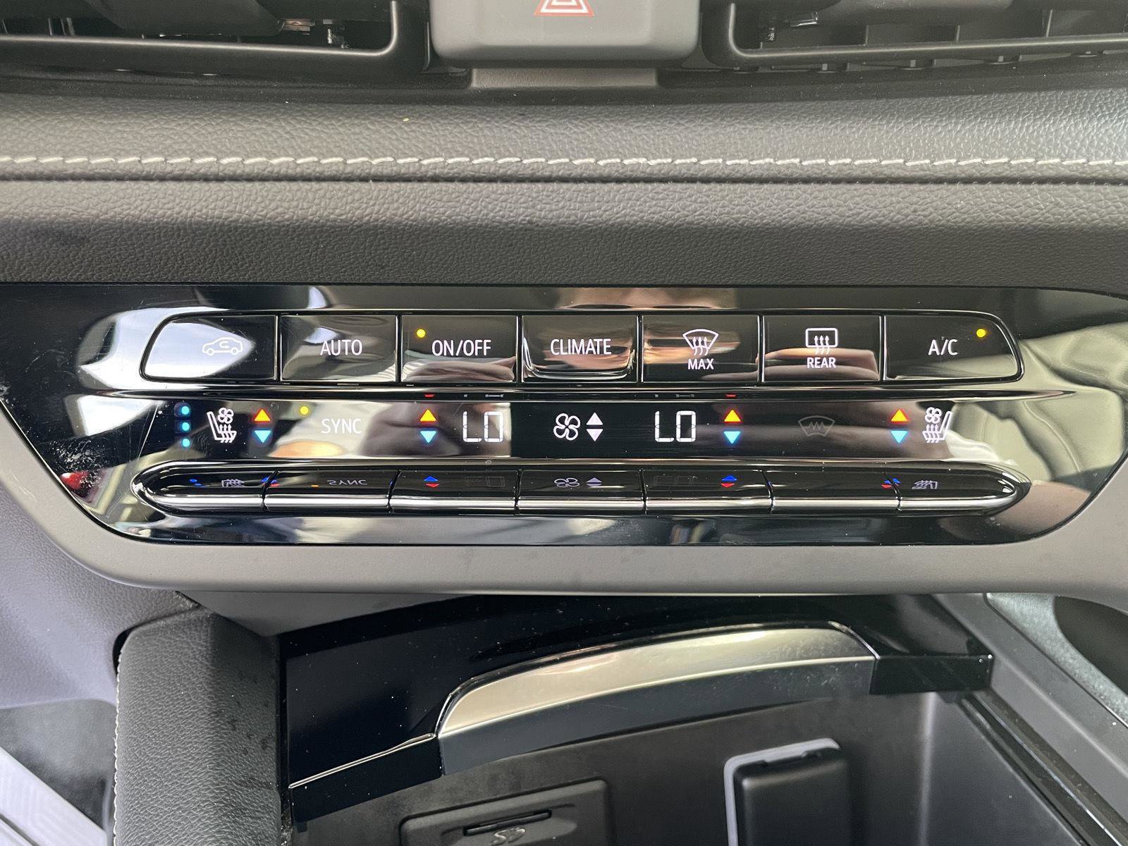 Used 2022 Buick Envision Avenir w/ Safety Package FWD image 25