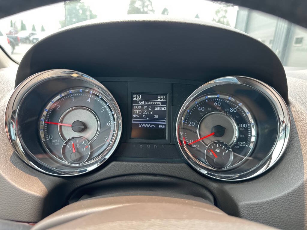Used 2014 Chrysler Town & Country Touring FWD image 13