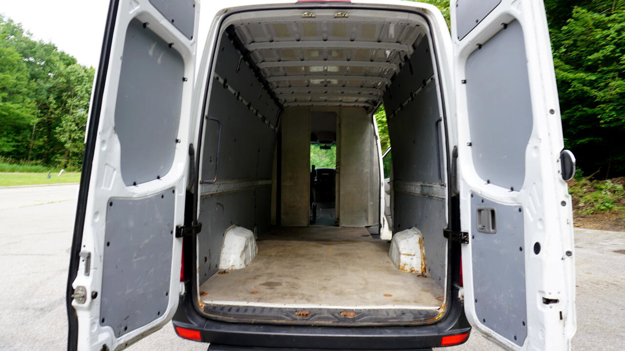 Used 2015 Freightliner Sprinter 2500 image 21